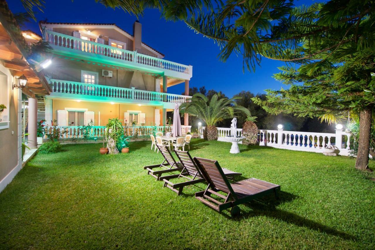 Helenas Apartment Razata Exterior photo