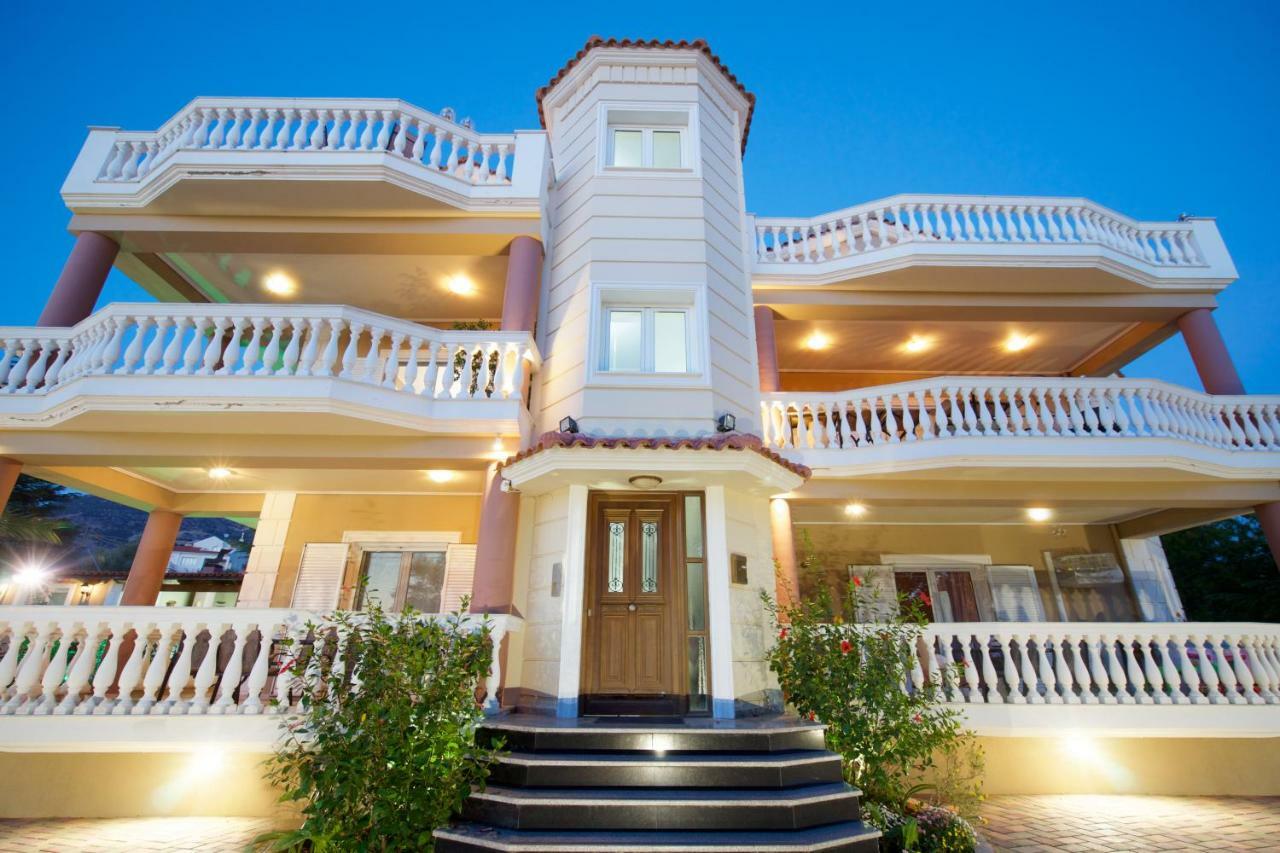 Helenas Apartment Razata Exterior photo